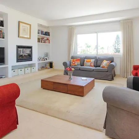 4 Bedroom Awesome In Holiday home *
