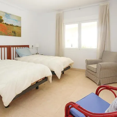 Holiday home 4 Bedroom Awesome In