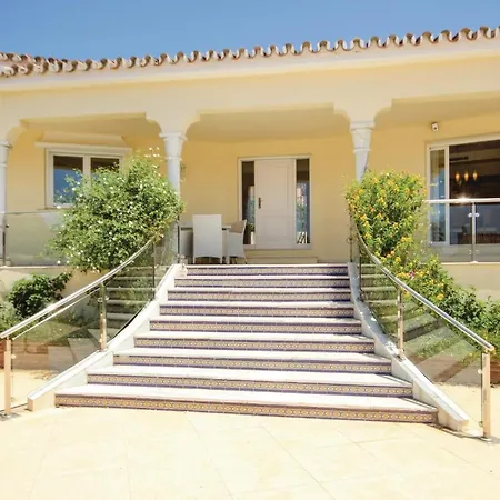 4 Bedroom Awesome In Holiday home Marbella