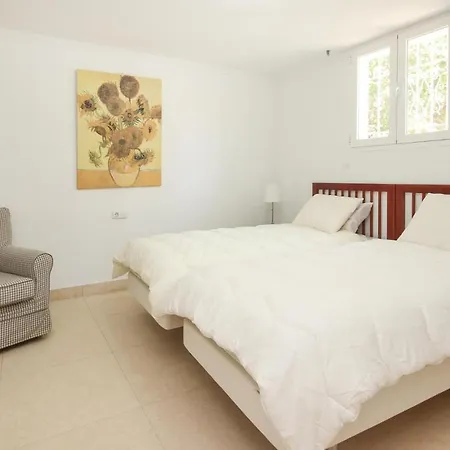 4 Bedroom Awesome In