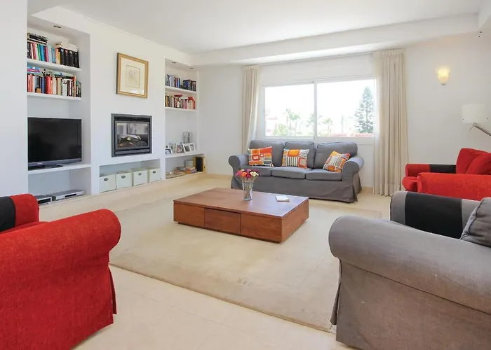4 Bedroom Lovely In Holiday home *