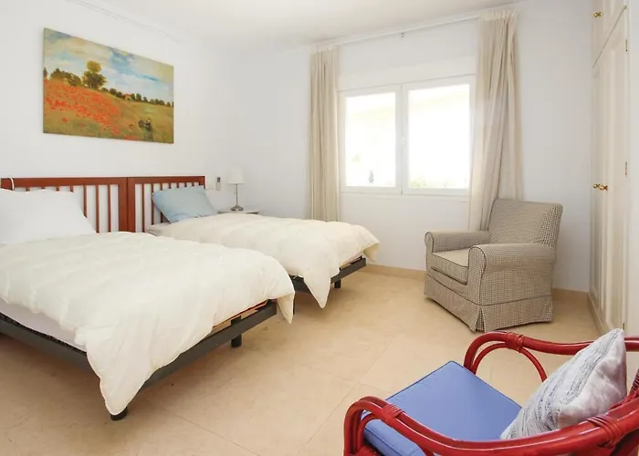 Дом отдыха 4 Bedroom Lovely In