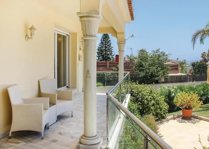 4 Bedroom Lovely In 別荘 *