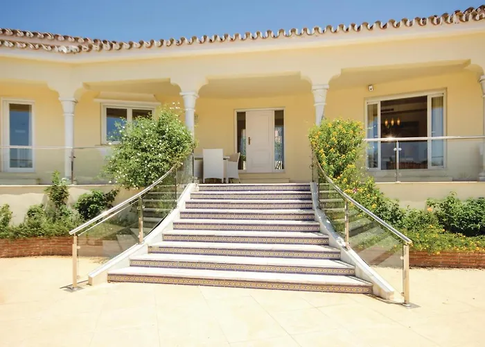4 Bedroom Lovely In Holiday home Marbella