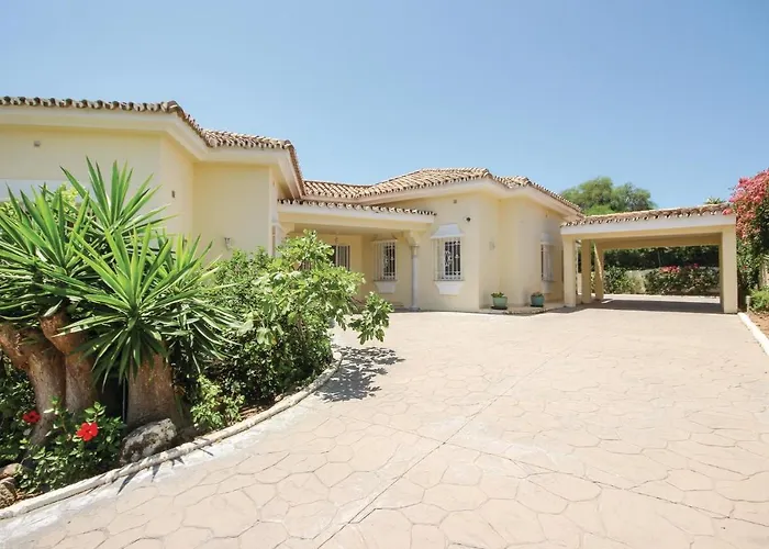 4 Bedroom Lovely In Holiday home Marbella