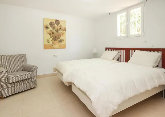 4 Bedroom Lovely In