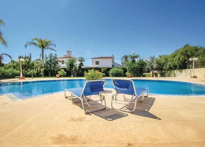 別荘 4 Bedroom Lovely In *